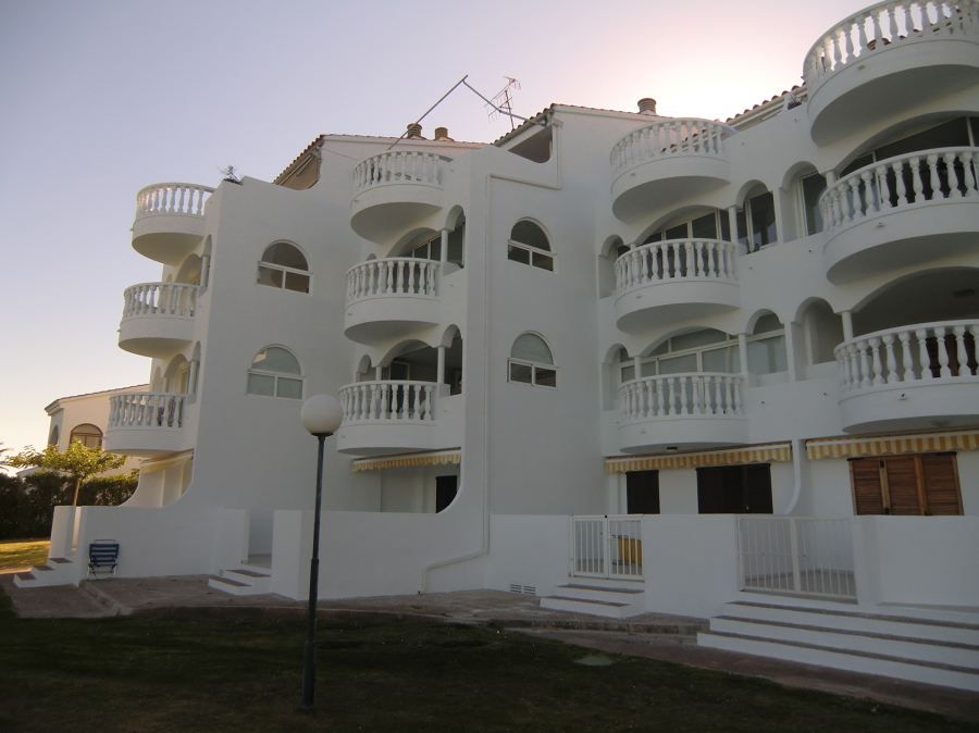 Pintando la fachada con un revestimiento de MONTO con garantia de 5AÑOS