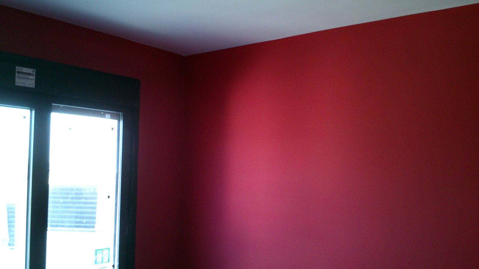 pintura rojo intenso