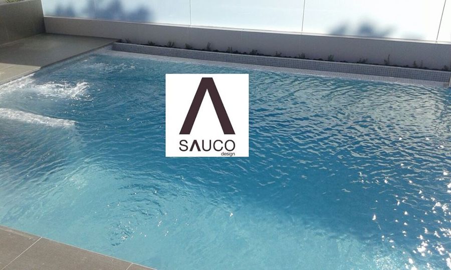 Piscina 8x4 metros con canal rebosadero