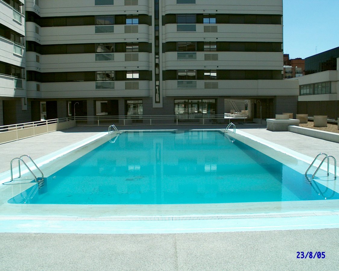 Piscina Comunitaria desbordante