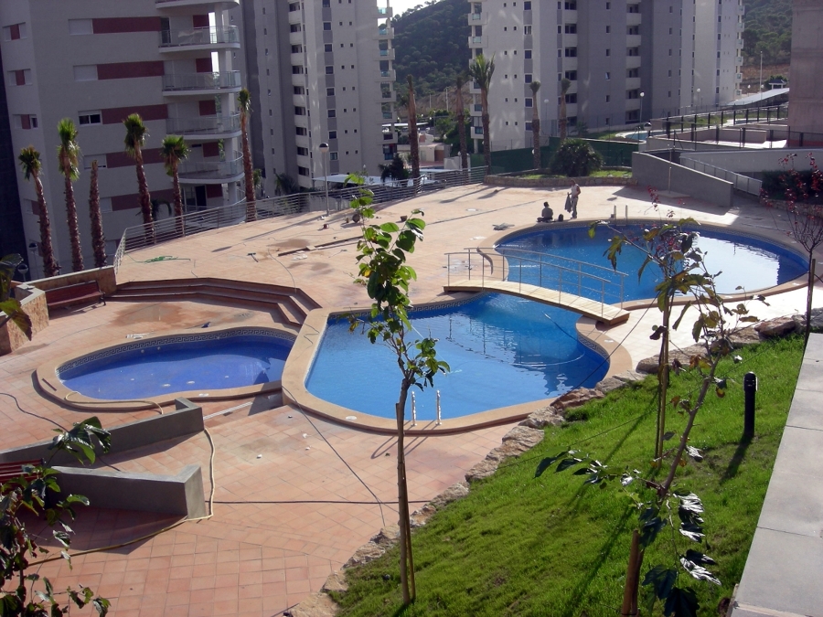 Piscina comunitaria en Benidorm