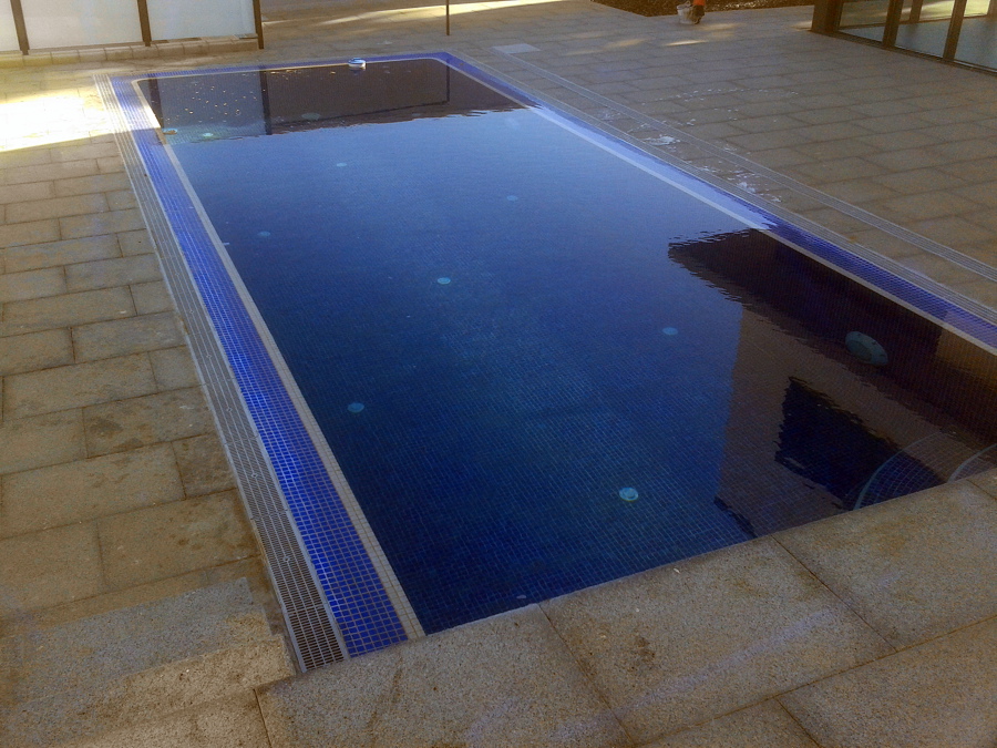 Piscina con desbordamiento  perimetral 