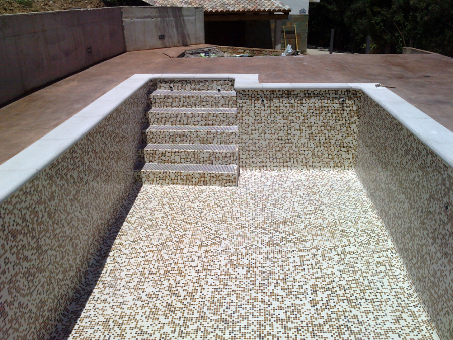 piscina con gresite difuminado