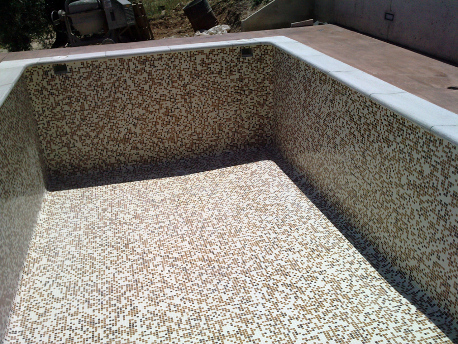 piscina con gresite difuminado