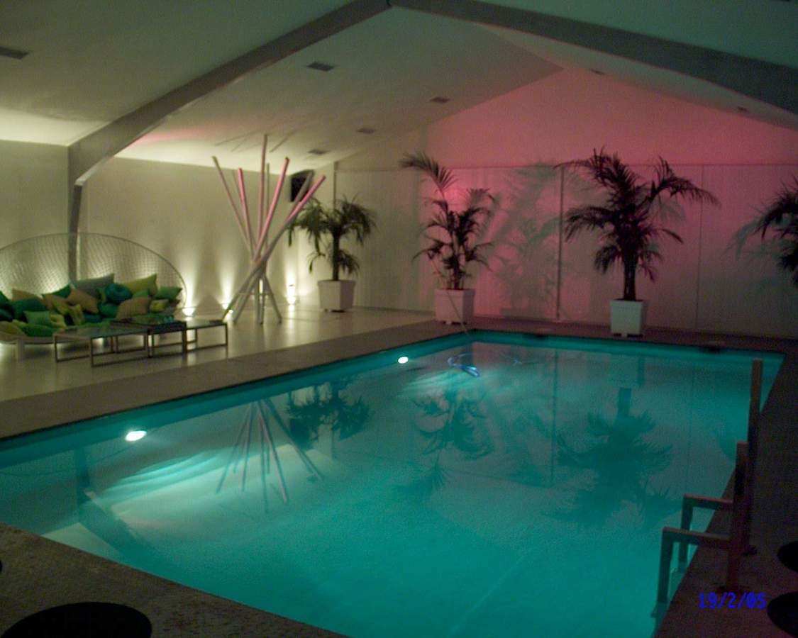 Piscina con Iluminación subacuática