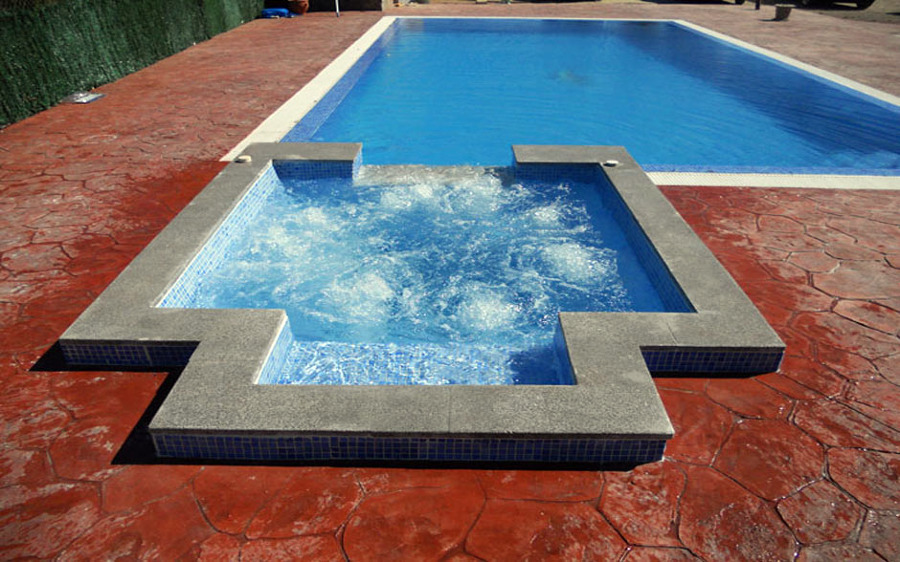 piscina con jacuzzi