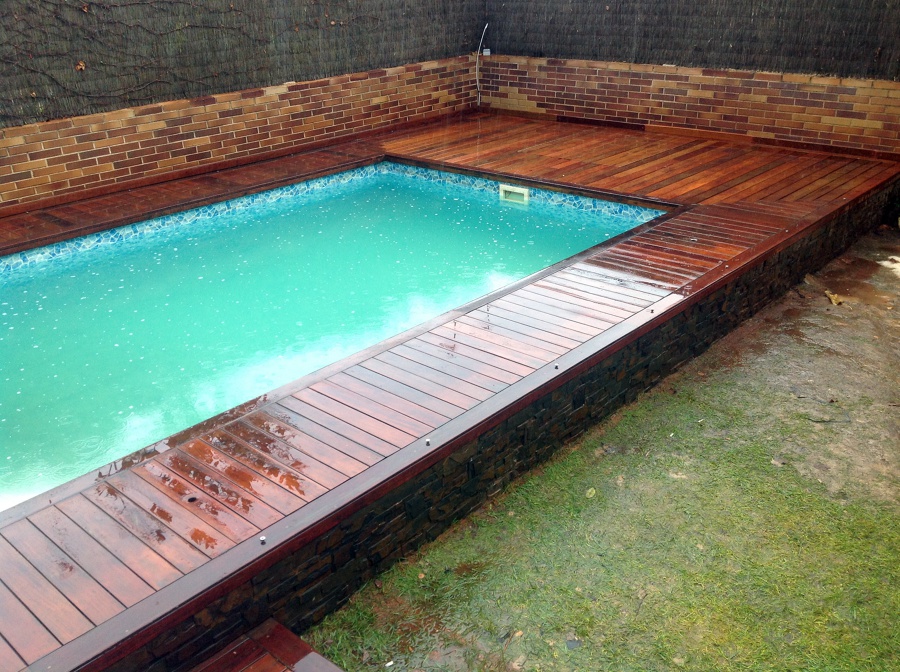 Piscina con madera IPE 