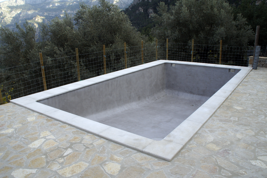 piscina con microcemento