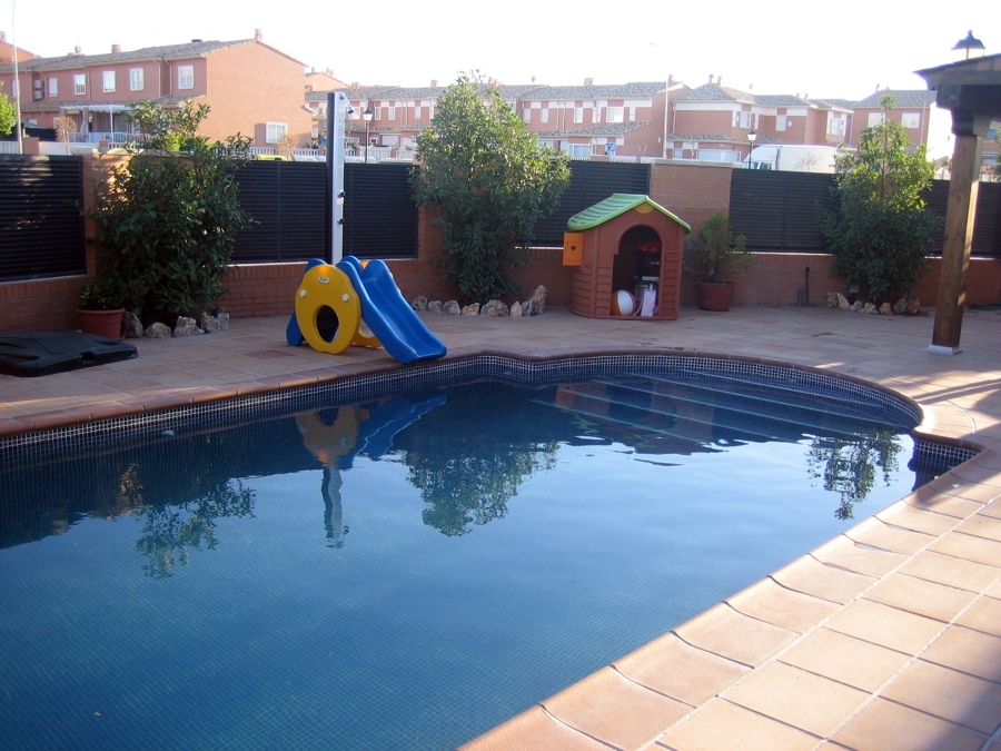 PISCINA  CON PIEDRA DE GRESS