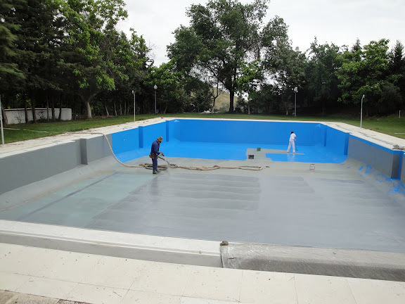 Piscina con Poliurea AM-100