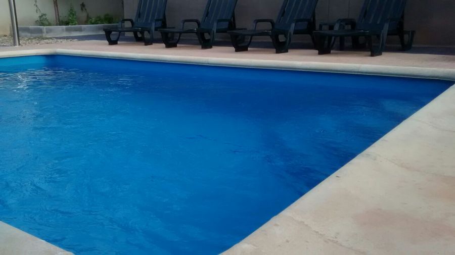 PISCINA CON POLIURETANO ALIFATICO AZUL