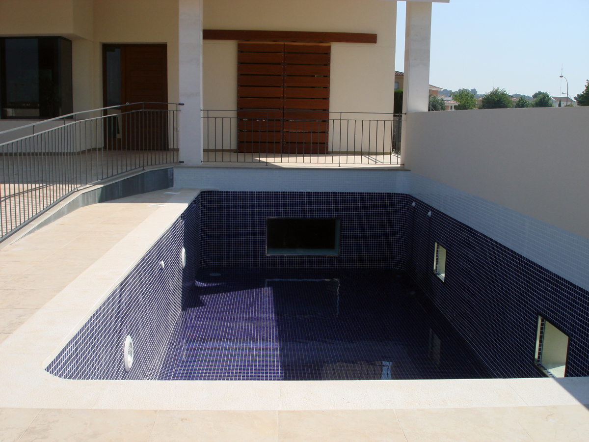PISCINA CON VENTANAS 