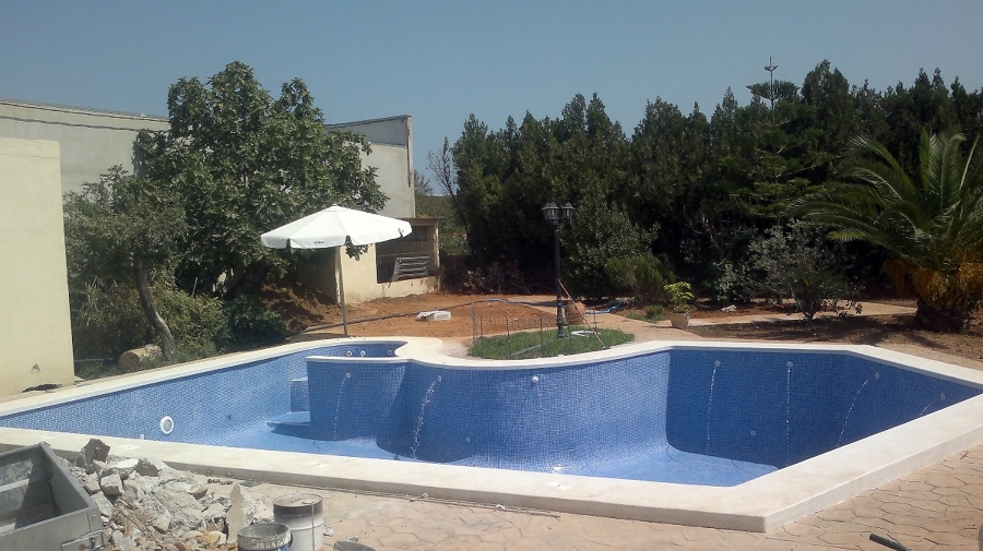 Piscina con yacuzzi
