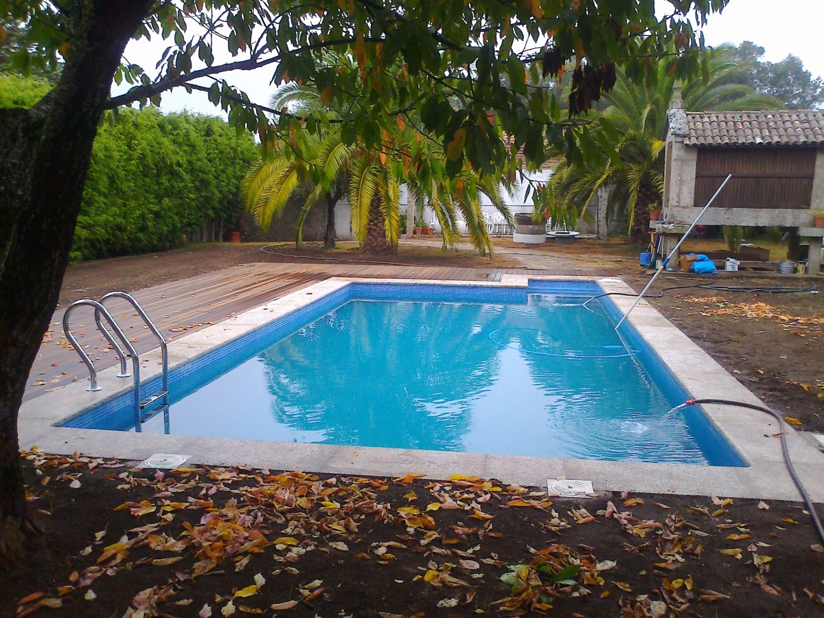 PISCINA  DE  9X4 M