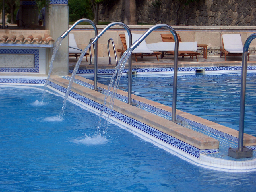 Piscina de chorros de presión. 
