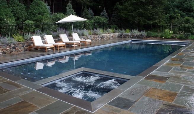 PISCINA DE JARDÍN CON JACUZZI