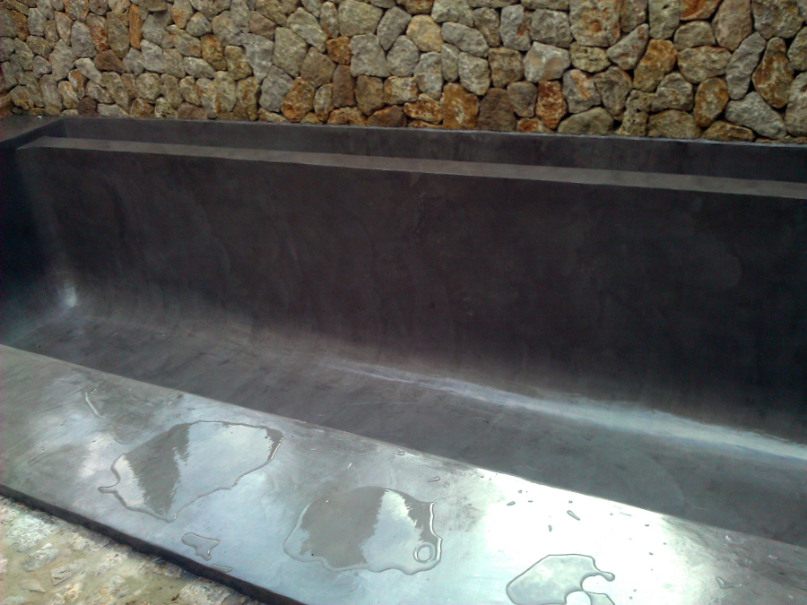 piscina de microcemento