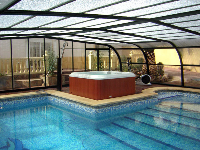 Piscina de obra cubierta con Spa