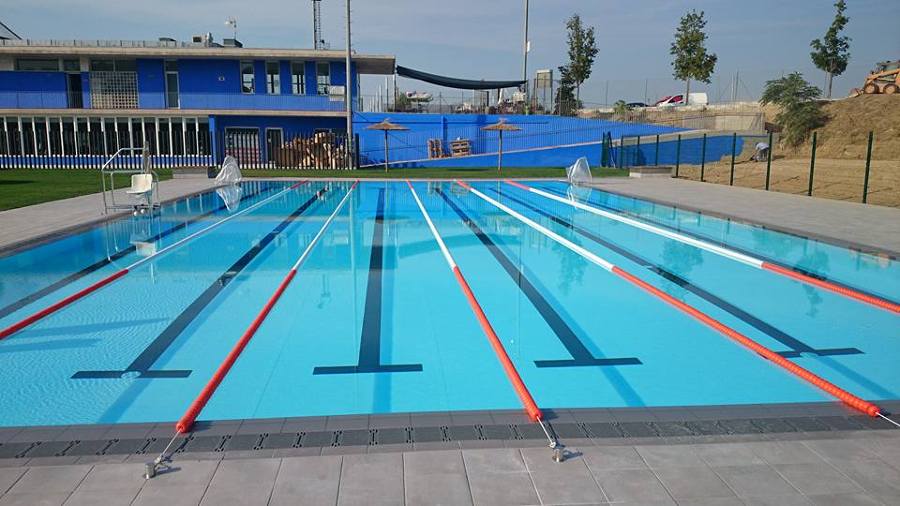 Piscina desbordante publica