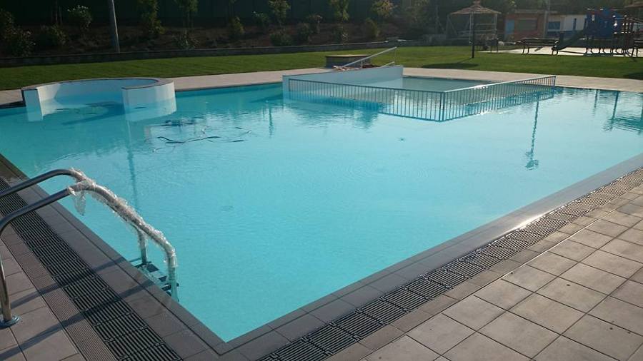 Piscina desbordante publica