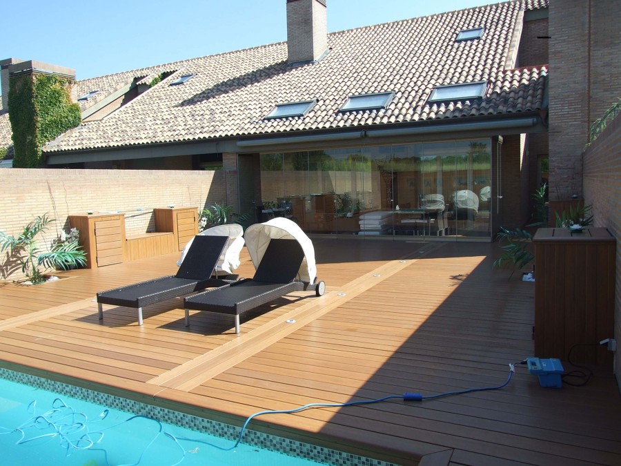 Piscina y terraza en Pozuelo