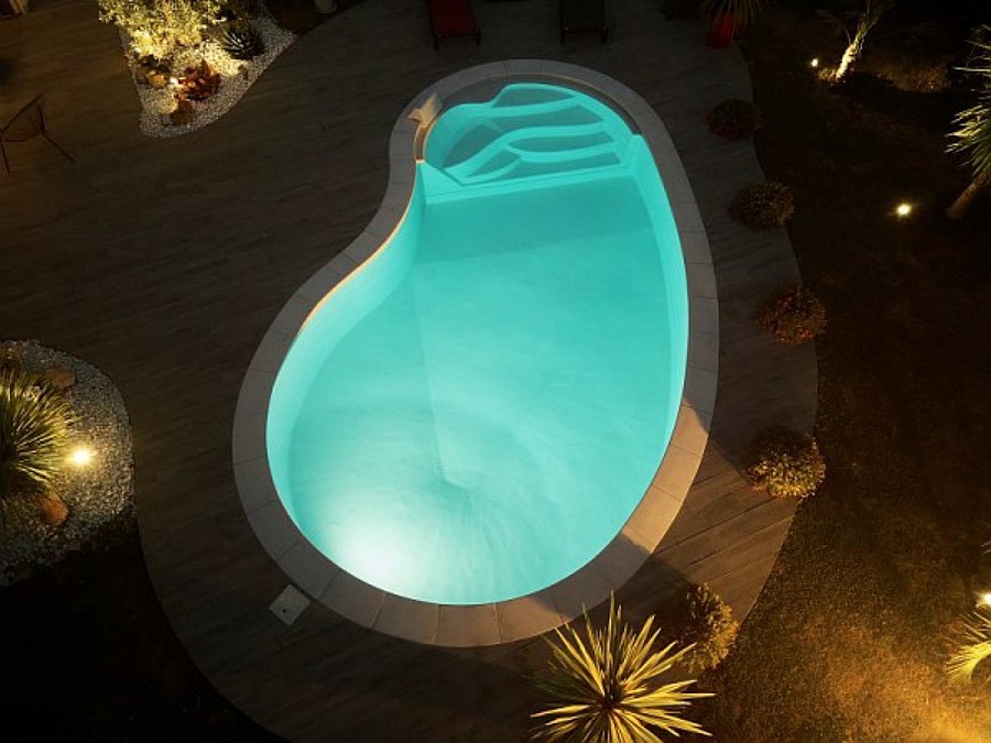 Piscina con iluminacion