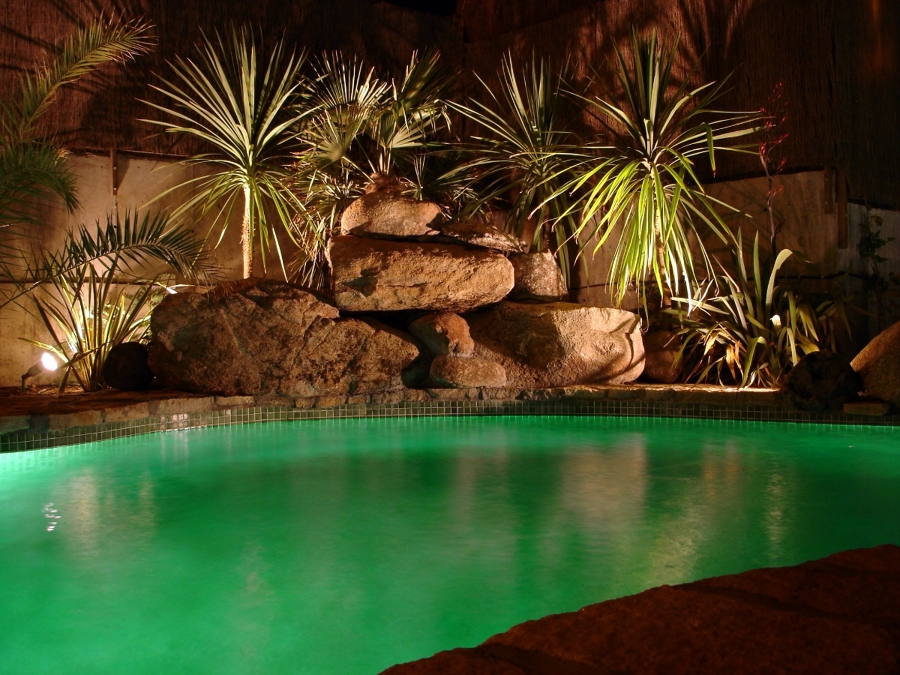 PISCINA ILUMINACION NOCTURNA