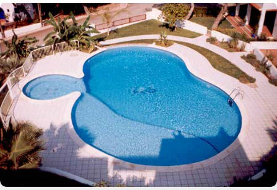 piscina oval