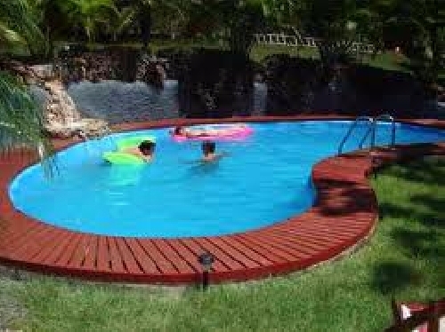 Piscina ovalada de diseño.
