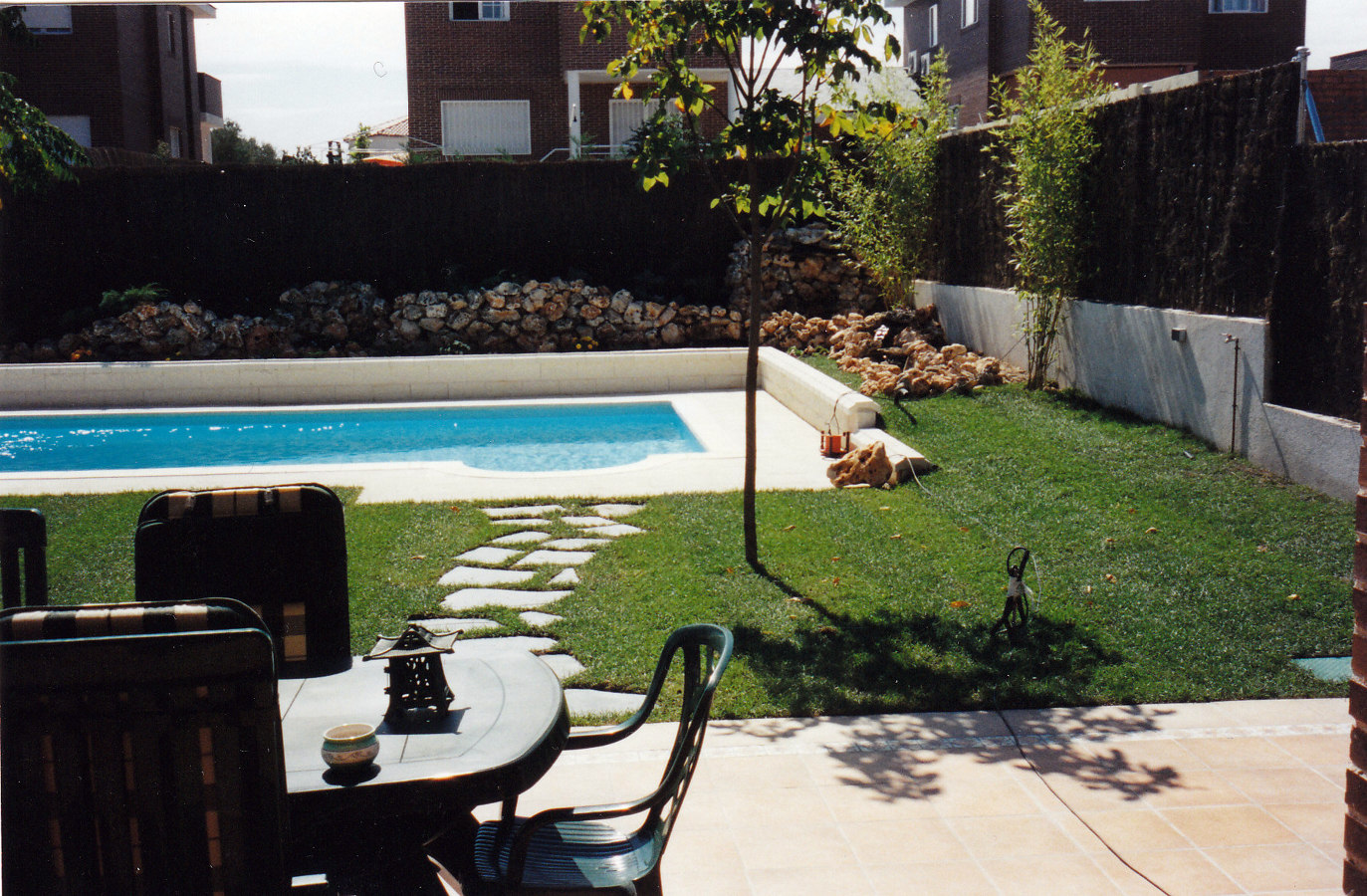 PISCINA Y JARDIN SEVILLA LA NUENA