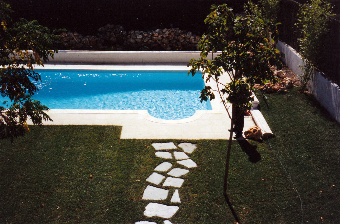 PISCINA Y JARDIN SEVILLA LA NUENA