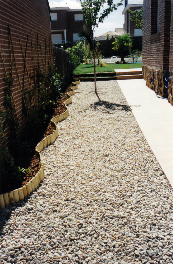 PISCINA Y JARDIN SEVILLA LA NUENA
