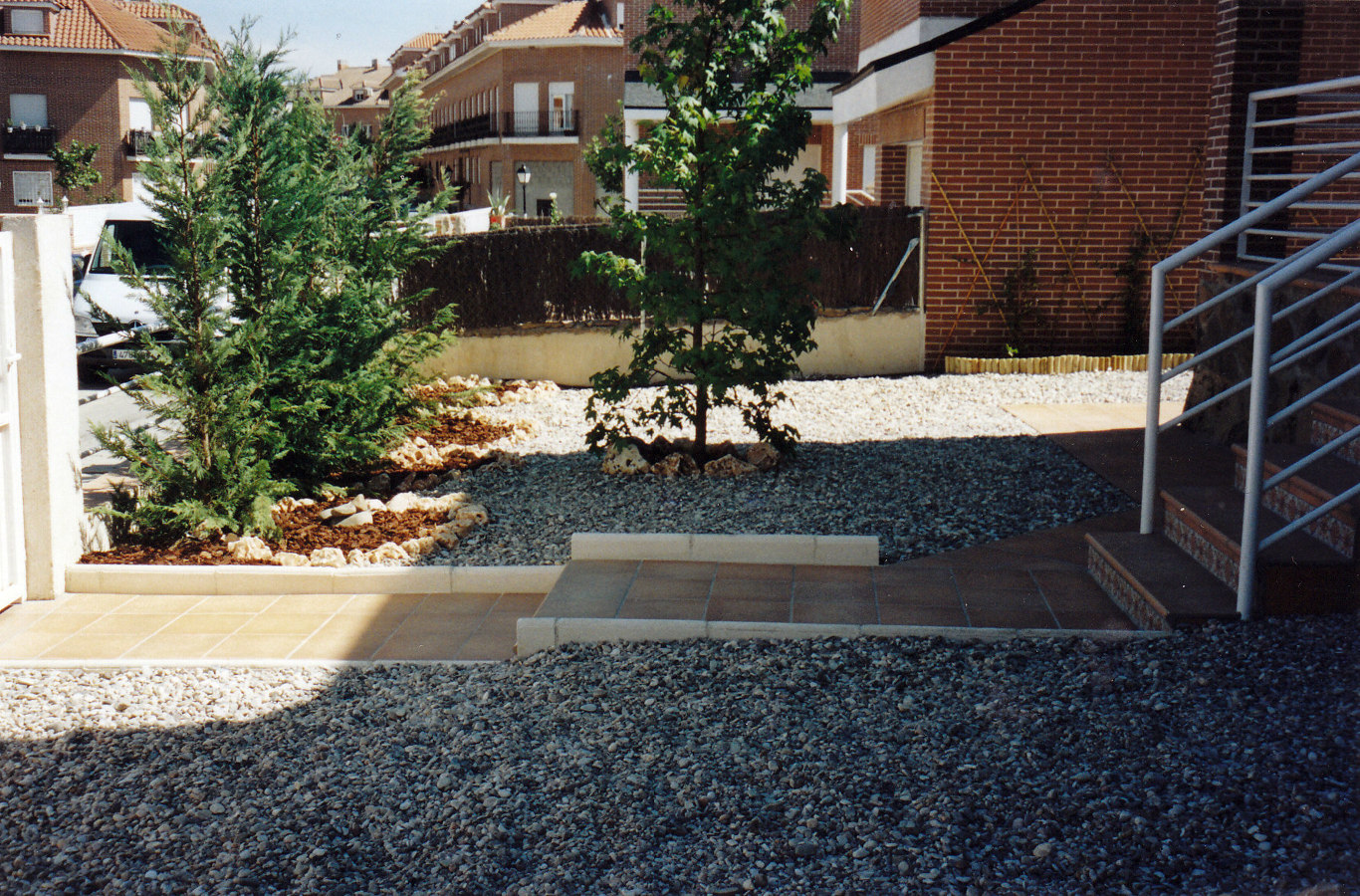 PISCINA Y JARDIN SEVILLA LA NUENA