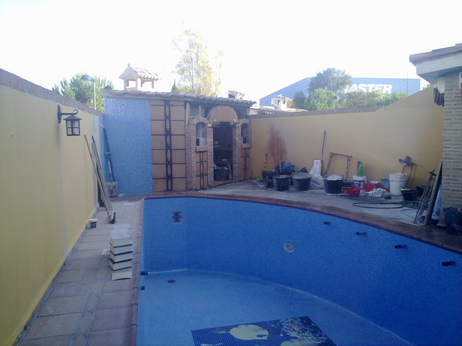 Piscina y paellero