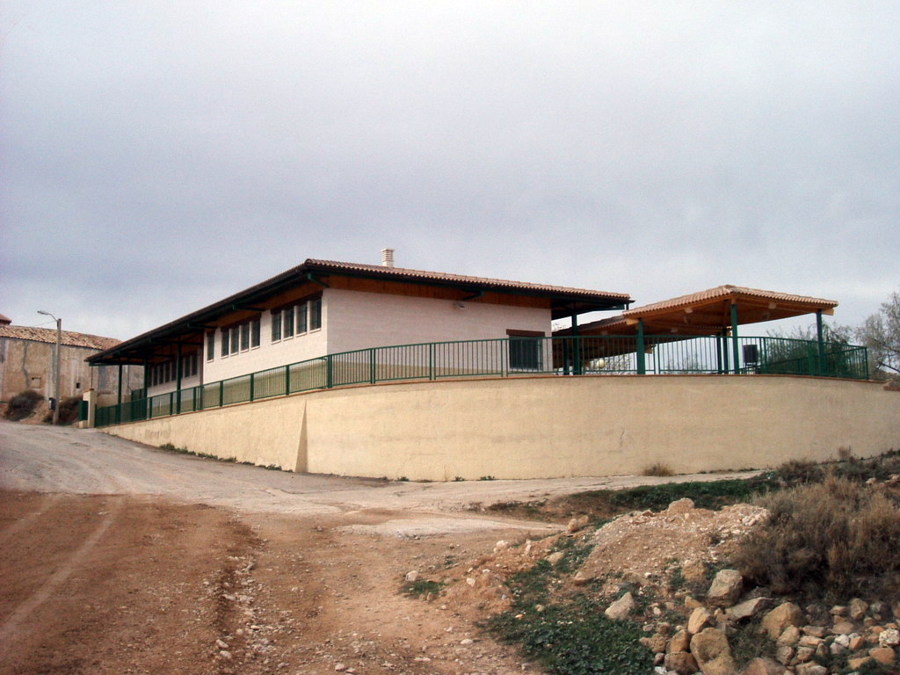 PISCINAS AN ALLOZA:BAR-MERENDERO