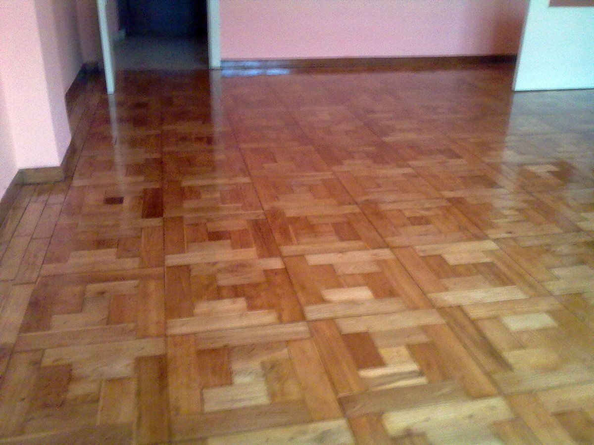 PISO  ACUCHILLADO Y BARNIZADO