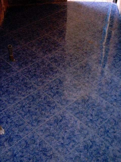 piso cerámico, colocado
