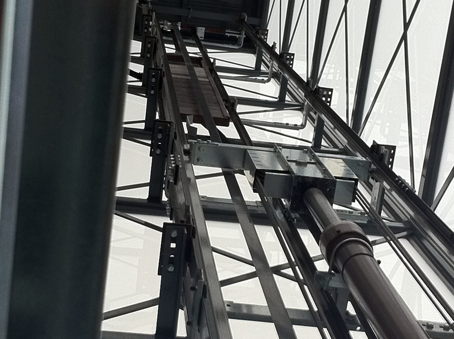 Pistón y contrapeso ascensor hidráulico