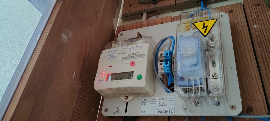 PLACA CELOSIA EN CUADRO DE CONTADORES