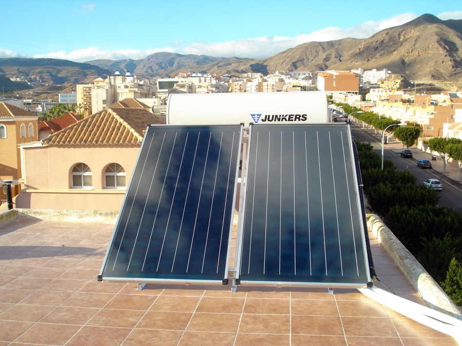 Placa solar agua caliente Junkers en Almería