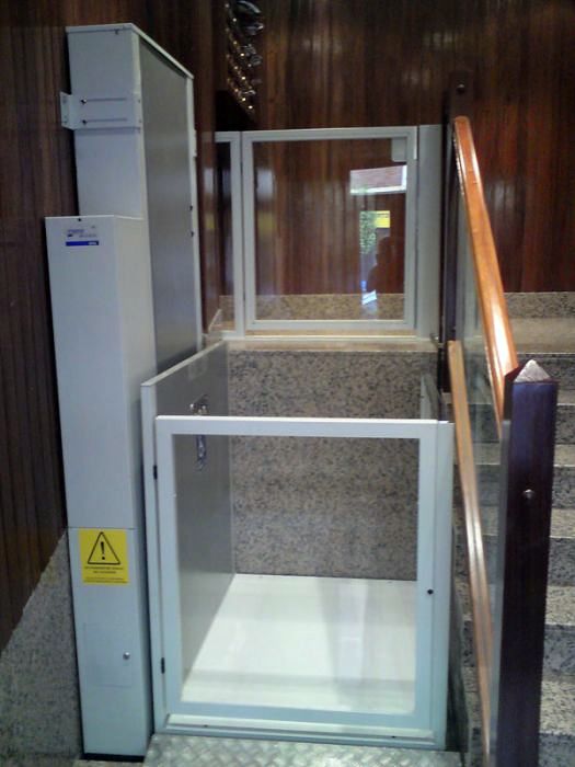 PLATAFORMA ELEVADORA VERTICAL