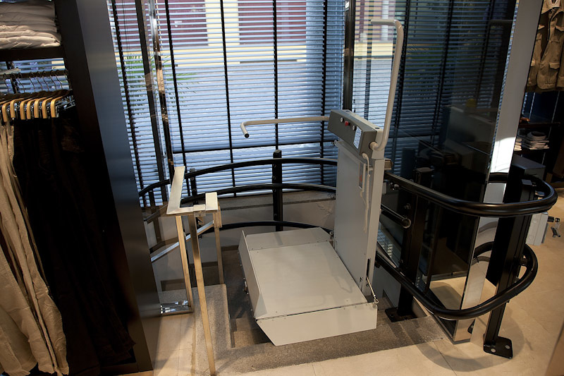 PLATAFORMA SALVA ESCALERAS CURVA JOVAL