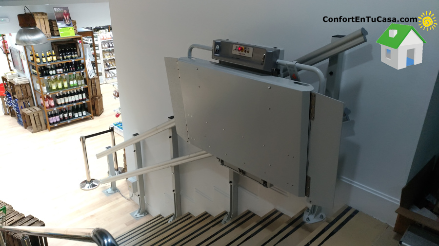 plataforma salvaescaleras ConfortEnTuCasa instalacion en santander cantabria