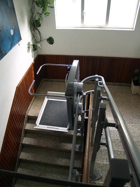 Plataforma salvaescaleras curva