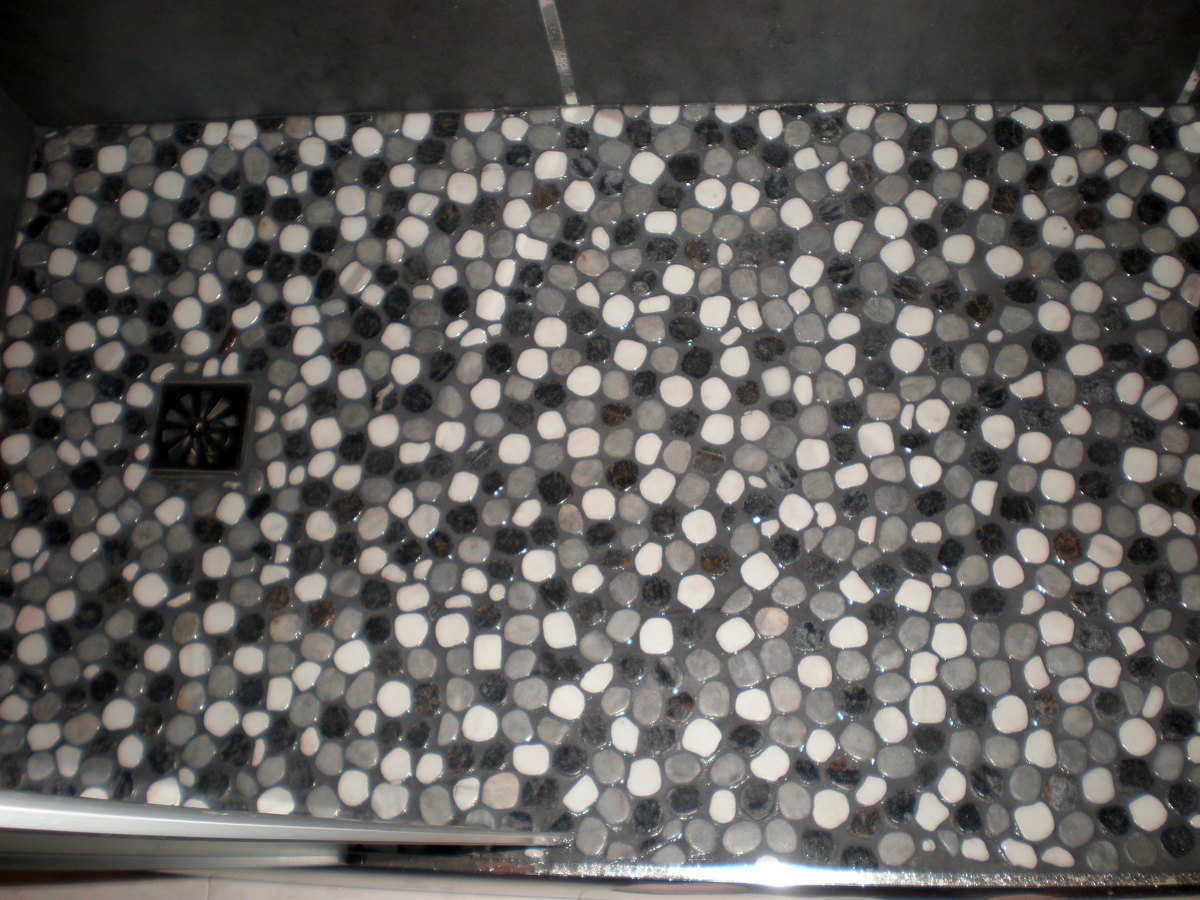 Plato con mosaico de piedra RIo Cinza