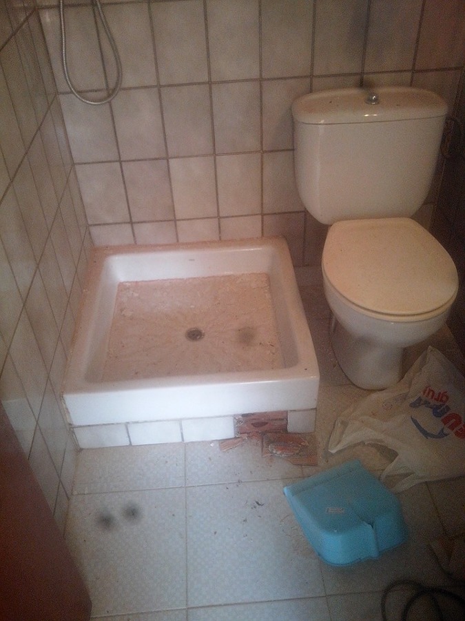 este es el viejo plato de ducha