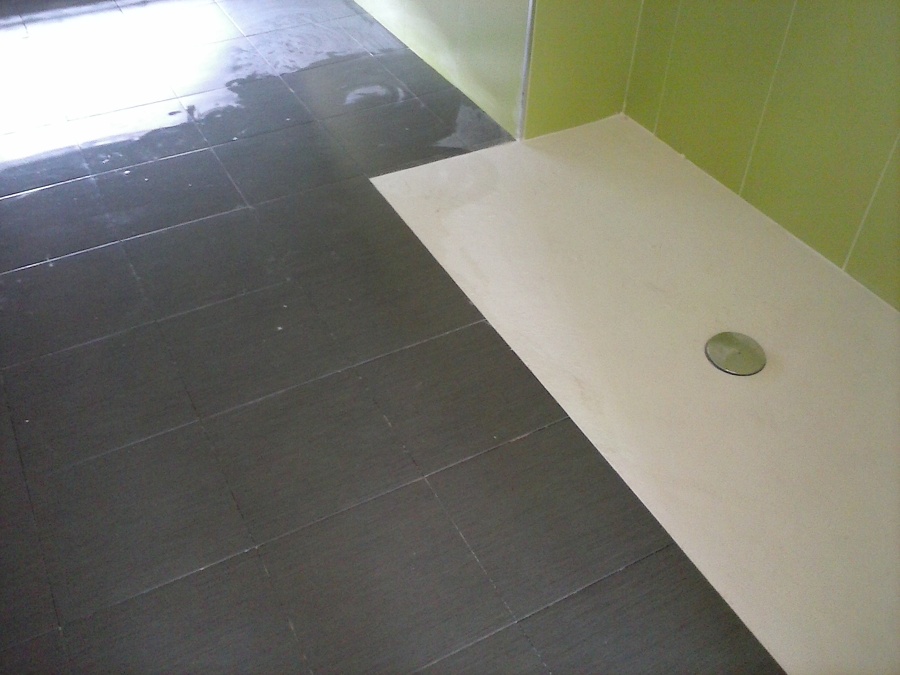 plato de ducha a mismo nivel del suelo