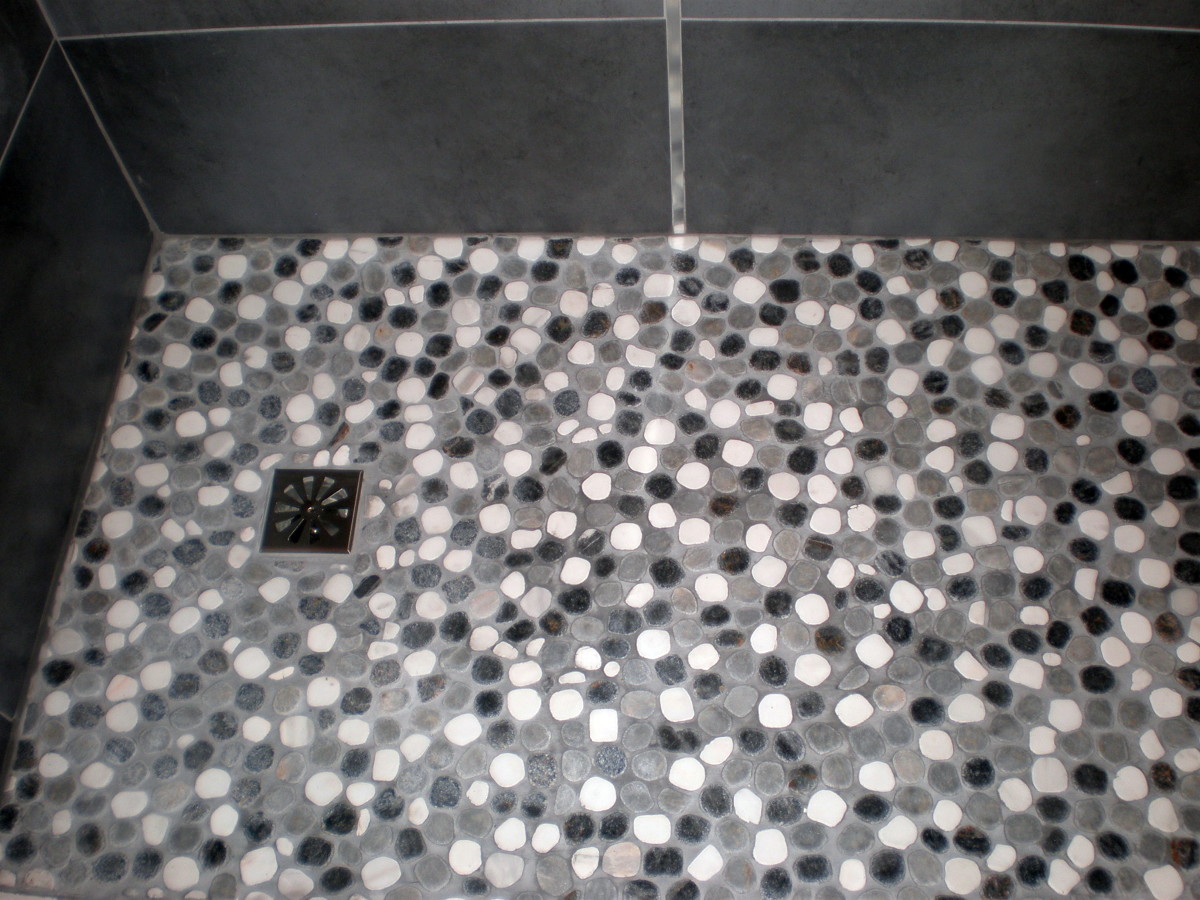 PLATO DE DUCHA CON MOSAICO DE PIEDRA