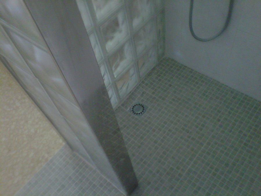 Plato de ducha de gresite.