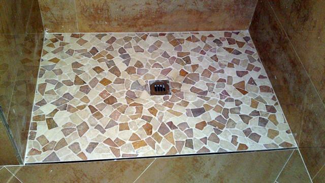 Plato de ducha de obra a nivel del suelo